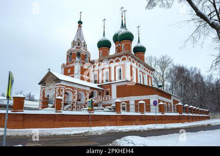 L'ancienne église de Michael l'Archange (1657-1682) le jour de janvier sombre. Yaroslavl, anneau d'or de Russie Banque D'Images