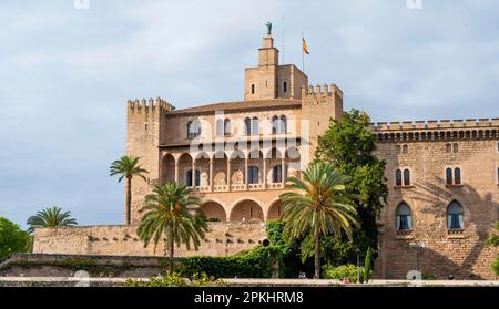Palais royal de la Almudaina dans la lumière du soir, Palau Reial de lAlmudaina, Palma de Majorque, Majorque, Iles Baléares, Espagne Banque D'Images