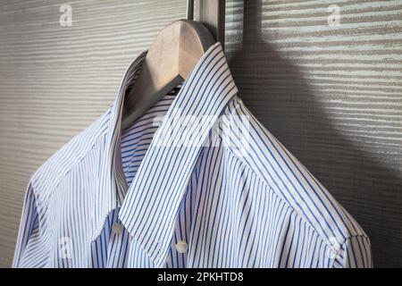 La mode italienne - chemise d'affaires, commodes classiques, prêt pour un voyage d'affaires Banque D'Images