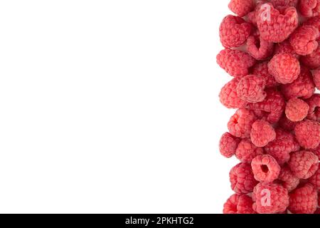 Framboises mûres isolées sur fond blanc. Vue de dessus Banque D'Images