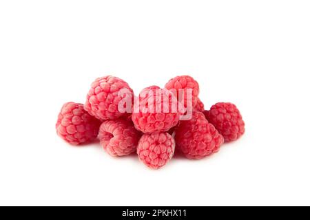 Framboises mûres isolées sur fond blanc. Vue de dessus Banque D'Images