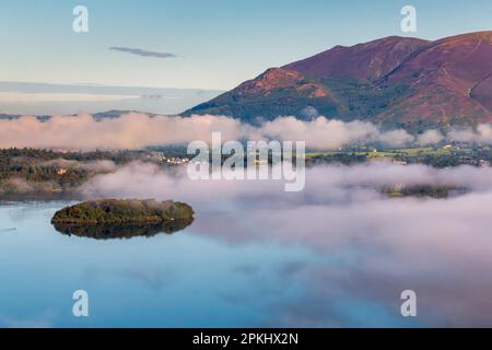 Scène tôt le matin de surprise View au-dessus de Derwentwater Banque D'Images