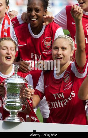 Coventry, Royaume-Uni. 21st mai 2011. Coventry, Angleterre, 21 mai 2011: Arsenal Winners Celebration jeu de FFACUP Womens entre Arsenal et l'Académie de Bristol à Coventry City FC (MHodsman/SPP) crédit: SPP Sport Press photo. /Alamy Live News Banque D'Images