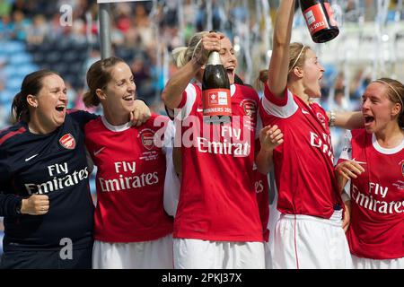 Coventry, Royaume-Uni. 21st mai 2011. Coventry, Angleterre, 21 mai 2011: Arsenal Winners Celebration jeu de FFACUP Womens entre Arsenal et l'Académie de Bristol à Coventry City FC (MHodsman/SPP) crédit: SPP Sport Press photo. /Alamy Live News Banque D'Images