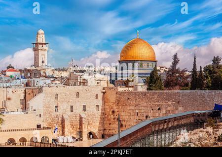 Mur occidental ou Kotel dominé par le Dôme du Rocher à Jérusalem, Israël Banque D'Images