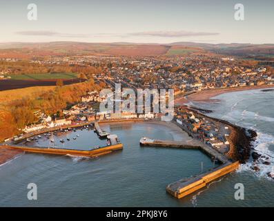 Port et ville de Stonehaven au lever du soleil en été Banque D'Images