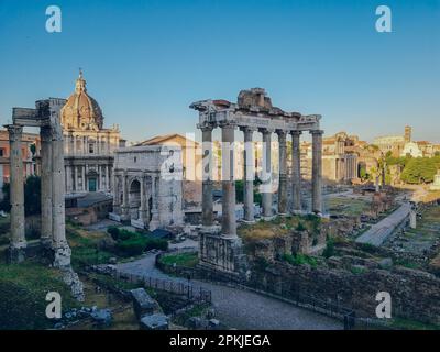 Vue sur le Forum romain depuis le Mont Palatin, Rome, Latium, Italie, Italie Banque D'Images