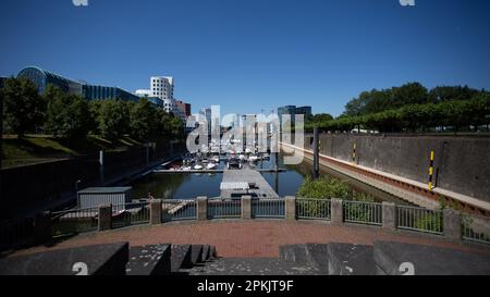 29.06.2018 Düsseldorf, DE. Innenhafen, Inner-port, Düsseldorf, Allemagne crédit: ANT Palmer/Alamy Banque D'Images