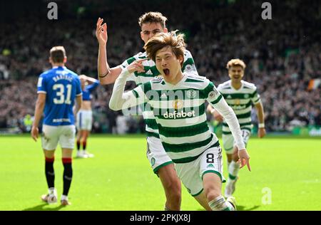 Glasgow, Royaume-Uni. 8th avril 2023. Kyogo Furuhashi du Celtic marque son but en 2nd lors du match écossais de Premiership au Celtic Park, Glasgow. Crédit photo à lire: Neil Hanna/Sportimage crédit: Sportimage/Alamy Live News Banque D'Images