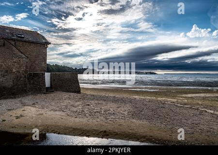 Plage Plage du RIS à la ville de Douarnenez sur la côte Atlantique du Finistère en Bretagne, France Banque D'Images