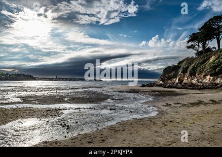 Plage Plage du RIS à la ville de Douarnenez sur la côte Atlantique du Finistère en Bretagne, France Banque D'Images