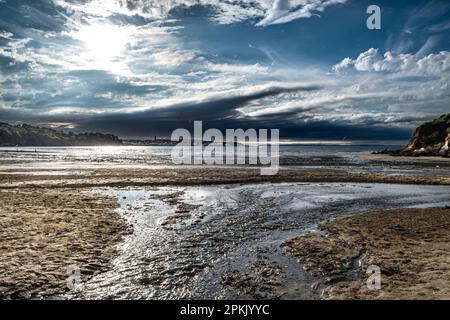 Plage Plage du RIS à la ville de Douarnenez sur la côte Atlantique du Finistère en Bretagne, France Banque D'Images