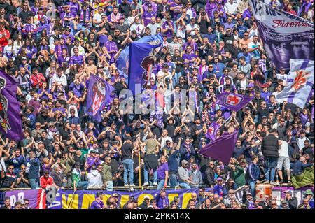 Florence, Italie. 08th avril 2023. Stade Artemio Franchi, Florence, Italie, 08 avril 2023, Les supporters de Fiorentina pendant l'ACF Fiorentina vs Spezia Calcio - football italien série A Match Credit: Live Media Publishing Group/Alay Live News Banque D'Images