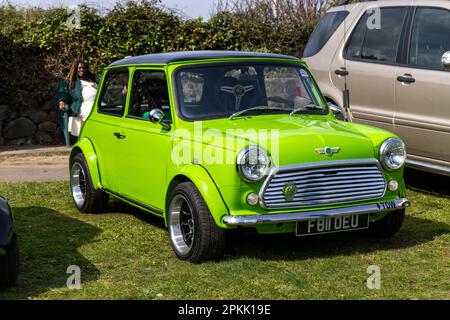 2023 avril - Classic Minis au Pageant of Motaing on the pelouses at Weston super Mare, dans le nord du Somerset, Royaume-Uni. Banque D'Images