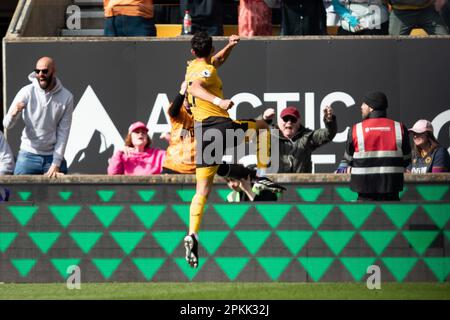 Matheus Luiz de Wolves célèbre le premier but de leur côté du jeu lors du match de la Premier League entre Wolverhampton Wanderers et Chelsea à Molineux, Wolverhampton, le samedi 8th avril 2023. (Photo : Gustavo Pantano | ACTUALITÉS MI) crédit : ACTUALITÉS MI et sport /Actualités Alay Live Banque D'Images