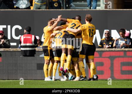 Matheus Luiz de Wolves et ses coéquipiers célèbrent le premier but de leur côté lors du match de la Premier League entre Wolverhampton Wanderers et Chelsea à Molineux, Wolverhampton, le samedi 8th avril 2023. (Photo : Gustavo Pantano | ACTUALITÉS MI) crédit : ACTUALITÉS MI et sport /Actualités Alay Live Banque D'Images