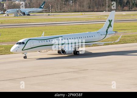 Zurich, Suisse, 2 janvier 2023 les avions d'affaires de la lignée 1000 Embraer sont en train de se rendre à la porte Banque D'Images