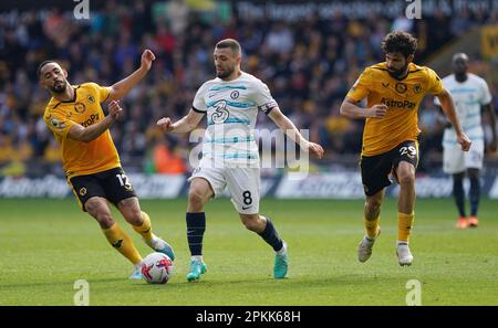 Mateus Cunha de Wolverhampton Wanderers et Mateo Kovacic de Chelsea et Diego Costa de Wolverhampton Wanderers (à droite) se battent pour le ballon lors du match de la Premier League au stade Molineux, Wolverhampton. Date de la photo: Samedi 8 avril 2023. Banque D'Images