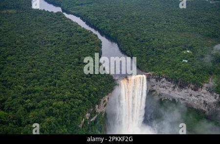 Antenne des chutes Kaieteur, rivière Potaro, Guyana, Amérique du Sud Banque D'Images