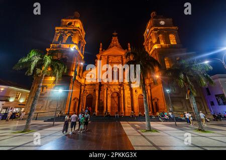 Cathédrale de la basilique Saint-Laurent Lawrence à la nuit, Santa Cruz de la Sierra, Bolivie, Amérique du Sud Banque D'Images