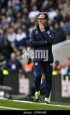 Londres, Royaume-Uni. 8th avril 2023. Andrea Maldera (Brighton, entraîneur-chef adjoint) sur la ligne de contact après que Roberto de Zerbi (directeur de Brighton) ait été envoyé lors du match de la première ligue Tottenham V Brighton au stade Tottenham Hotspur. Crédit : MARTIN DALTON/Alay Live News Banque D'Images