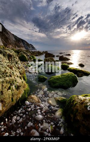 Coucher de soleil sur Alum Bay, île de Wight, Angleterre, Royaume-Uni, Europe Banque D'Images