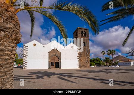 Vue de l'église notre-Dame de la Candelaria par une journée ensoleillée, la Oliva, Fuerteventura, îles Canaries, Espagne, Atlantique, Europe Banque D'Images