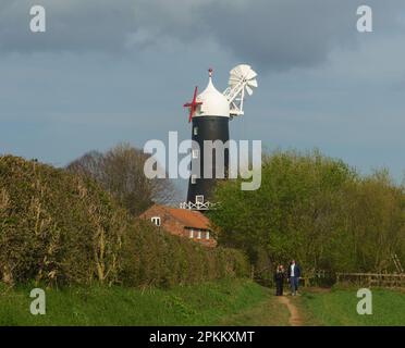 Skidby Mill, près de Beverley, E. Yorkshire, sans voiles. Les voiles sont maintenant de retour sur place et attendent d'être suspendues une fois que le temps s'améliore. Banque D'Images