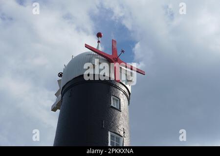 Skidby Mill, près de Beverley, E. Yorkshire, sans voiles. Les voiles sont maintenant de retour sur place et attendent d'être suspendues une fois que le temps s'améliore. Banque D'Images