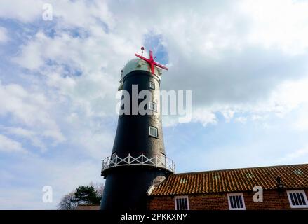 Skidby Mill, près de Beverley, E. Yorkshire, sans voiles. Les voiles sont maintenant de retour sur place et attendent d'être suspendues une fois que le temps s'améliore. Banque D'Images