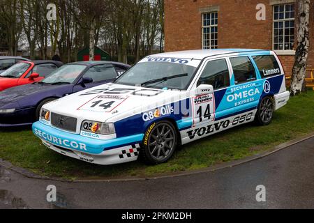 1994 Volvo 850 T-5R Estate BTCC, exposé à l'Assemblée Motorsport tenue au Bicester Heritage Centre le 26th mars 2023. Banque D'Images