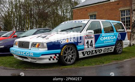 1994 Volvo 850 T-5R Estate BTCC, exposé à l'Assemblée Motorsport tenue au Bicester Heritage Centre le 26th mars 2023. Banque D'Images