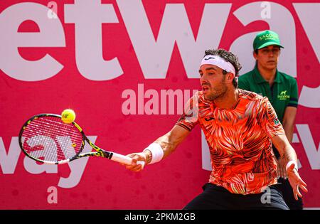 Estoril, Portugal. 08th avril 2023. Marco Cecchinato, d'Italie, joue contre Miomir Kecmanovic, de Serbie, lors de la manche 4th du tournoi Millennium Estoril Open au CTE-Clube de Ténis do Estoril. (Note finale: 2-0) (photo de Miguel Reis/SOPA Images/Sipa USA) crédit: SIPA USA/Alay Live News Banque D'Images