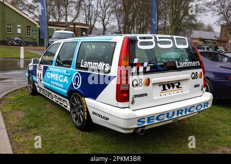 1994 Volvo 850 T-5R Estate BTCC, exposé à l'Assemblée Motorsport tenue au Bicester Heritage Centre le 26th mars 2023. Banque D'Images