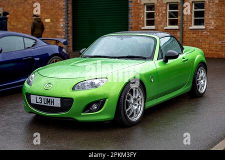 2011 Mazda MX-5 Sport Black, exposé à l'assemblée Motorsport tenue au Bicester Heritage Centre le 26th mars 2023. Banque D'Images