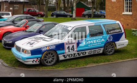 1994 Volvo 850 T-5R Estate BTCC, exposé à l'Assemblée Motorsport tenue au Bicester Heritage Centre le 26th mars 2023. Banque D'Images