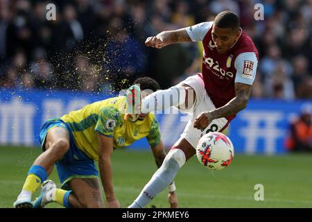 Birmingham, Royaume-Uni. 08th avril 2023. Ashley Young de Aston Villa en action. Match Premier League, Aston Villa v Nottingham Forest à Villa Park à Birmingham le samedi 8th avril 2023. Cette image ne peut être utilisée qu'à des fins éditoriales. Usage éditorial seulement, photo par Andrew Orchard/Andrew Orchard sports photographie/Alamy Live News crédit: Andrew Orchard sports photographie/Alamy Live News Banque D'Images