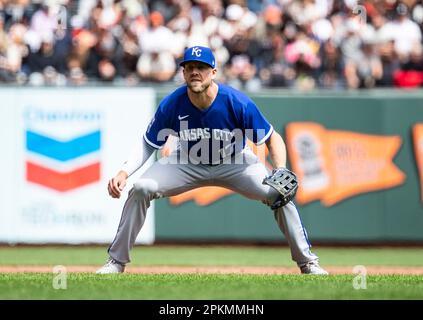 San Francisco, États-Unis. 8th avril 2023. 08 avril 2023 San Francisco CA, États-Unis Le troisième joueur de Kansas City Hunter Dozier (17) est prêt pour une rémunération sur le terrain lors du match MLB entre les Kansas City Royals et les San Francisco Giants à Oracle Park San Francisco Calif. Thurman James/CSM crédit: CAL Sport Media/Alay Live News Banque D'Images