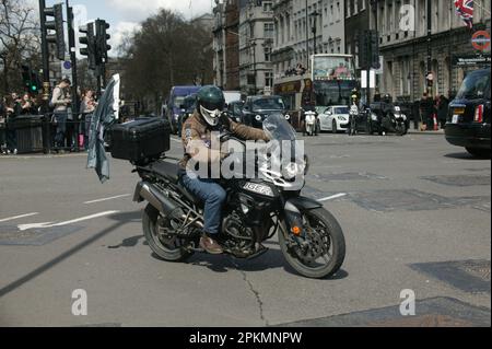 Rolling Thunder Ride of respect pour la reine Elizabeth et fondateur de Rolling Thunder Gavin Harry Wragg. Banque D'Images