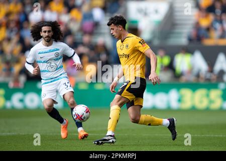 Molineux, Wolverhampton, Royaume-Uni. 8th avril 2023. Matheus Luiz de Wolves (R) lors du match de la Premier League entre Wolverhampton Wanderers et Chelsea à Molineux, Wolverhampton, le samedi 8th avril 2023. (Photo : Gustavo Pantano | ACTUALITÉS MI) crédit : ACTUALITÉS MI et sport /Actualités Alay Live Banque D'Images