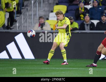 8 avril 2023: Nashville SC, avant Jacob Shaffelburg (14) joue le ballon contre le Toronto FC pendant la première moitié d'un match de MLS entre le Toronto FC et le Nashville SC au parc Geodis à Nashville TN Steve Roberts/CSM Banque D'Images