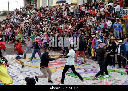 Soltepec, Mexique. 8 avril 2023, État de Puebla, Mexique: Les participants en paires se battent les uns les autres à la fête de la gloire des Juifs le samedi de gloire dans la municipalité de Soltepec dans l'État de Puebla. Sur 8 avril 2023 dans l'État de Puebla, Mexique (Credit image: © Luis Barron/eyepix via ZUMA Press Wire) USAGE ÉDITORIAL SEULEMENT! Non destiné À un usage commercial ! Crédit : ZUMA Press, Inc./Alay Live News Banque D'Images