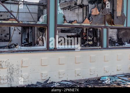 Stewart Valley, SK, Canada- 28 août 2022 : les ruines de l'école Stewart Valley après un coup de foudre ont causé un incendie Banque D'Images