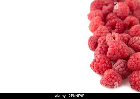 Framboises mûres isolées sur fond blanc. Vue de dessus Banque D'Images