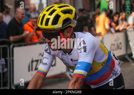 Eibar, Euskadi, Espagne. 8th avril 2023. Eibar, Espagne, 08 avril 2023: Le coureur EF Education-EasyPost pendant la phase 6th du pays basque Itzulia 2023 avec début et fin à Eibar, sur 08 avril 2023, à Eibar, Espagne. (Credit image: © Alberto Brevers/Pacific Press via ZUMA Press Wire) USAGE ÉDITORIAL SEULEMENT! Non destiné À un usage commercial ! Banque D'Images