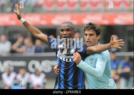 Milan, Italie, 23/04/2011 : Samuel ETO’o et Joaquín Correa pendant le match Inter Lazio Banque D'Images