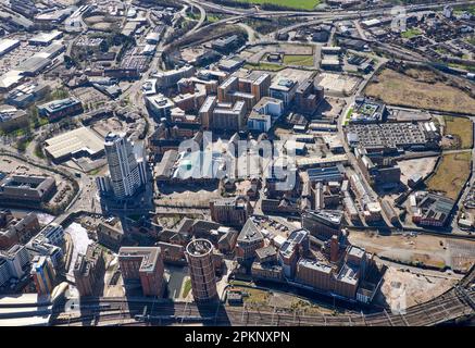 Vue aérienne du côté sud du centre-ville de Leeds, West Yorkshire, nord de l'Angleterre, Royaume-Uni, montrant le village urbain de Holbeck Banque D'Images