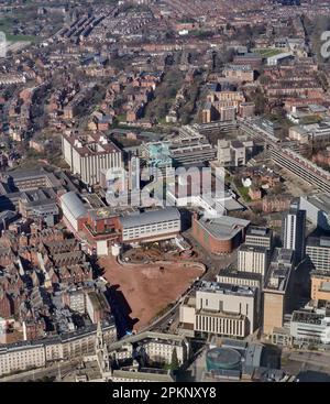 Vue aérienne de l'infirmerie générale de Leeds, centre-ville de Leeds, West Yorkshire, nord de l'Angleterre, Royaume-Uni Banque D'Images
