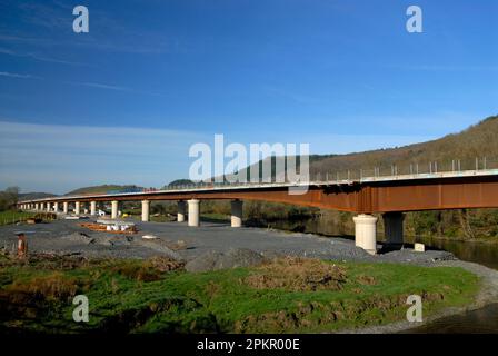 Le nouveau pont Dyfi traversant l'Afon Dyfi Banque D'Images