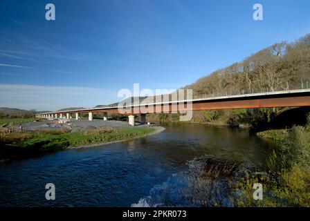 Le nouveau pont Dyfi traversant l'Afon Dyfi Banque D'Images